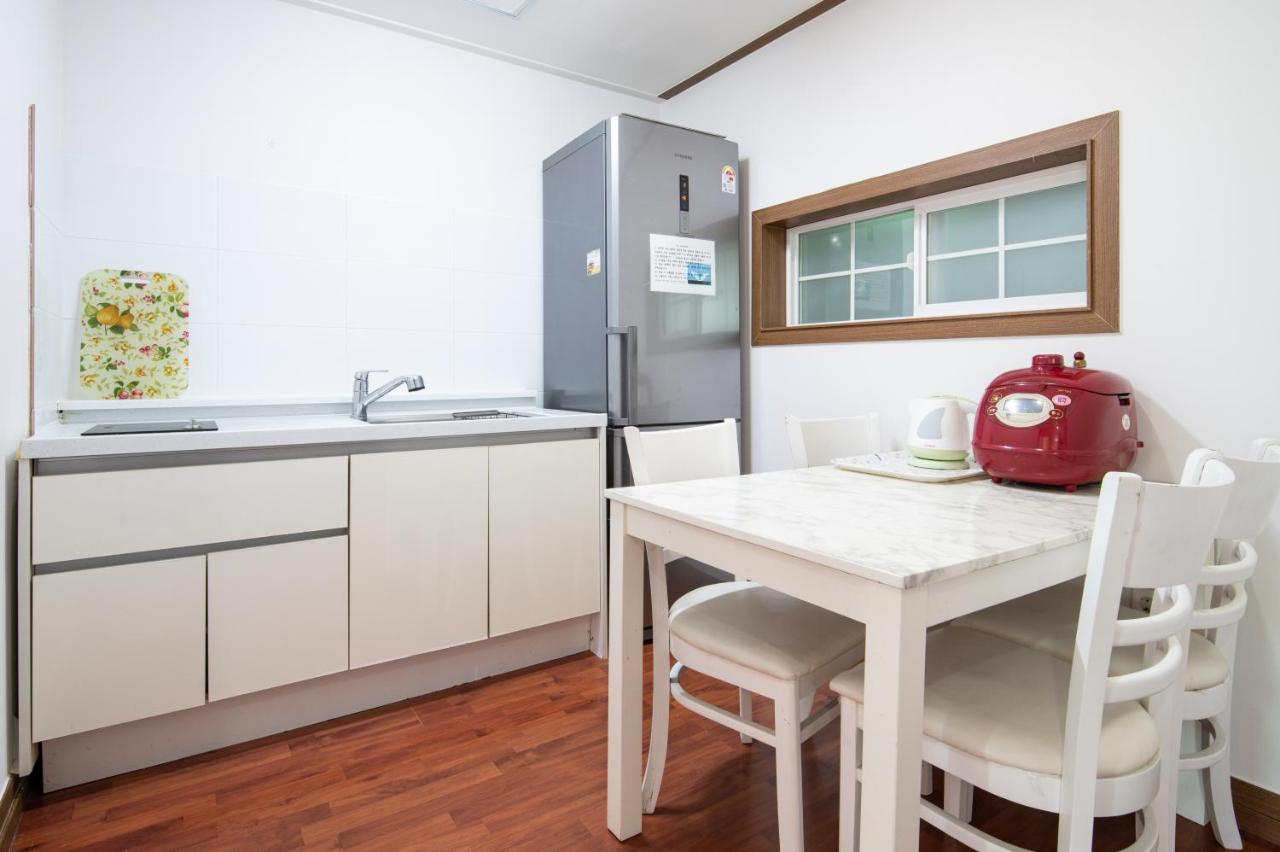 White Dream Pension Jeju Exterior photo