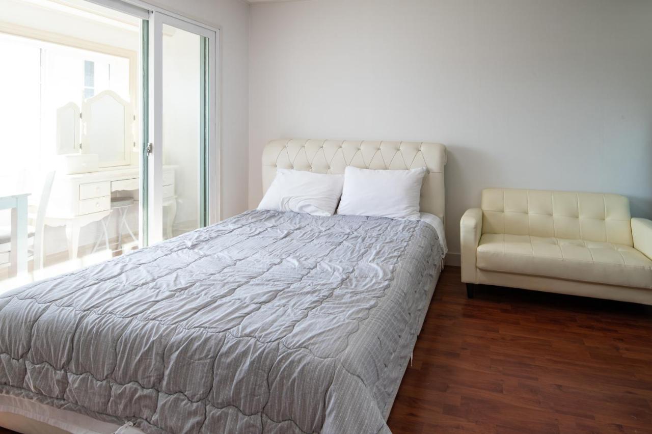 White Dream Pension Jeju Exterior photo