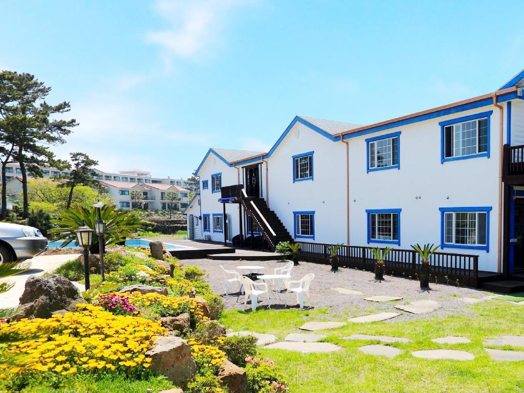 White Dream Pension Jeju Exterior photo