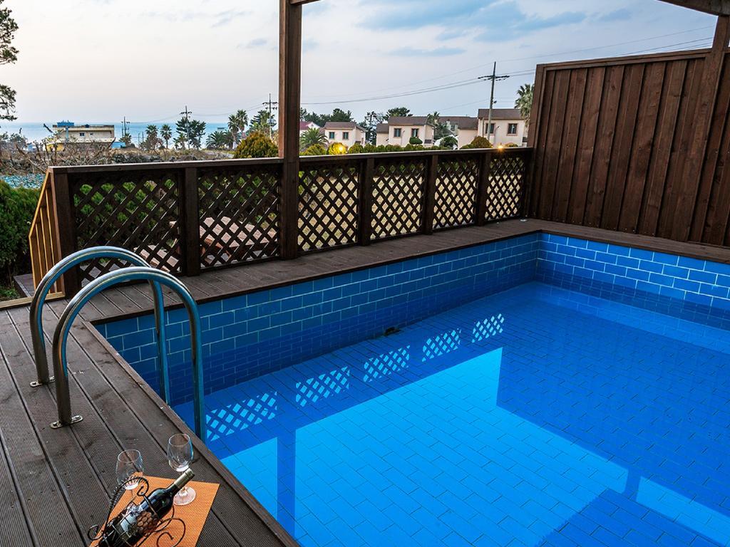 White Dream Pension Jeju Exterior photo