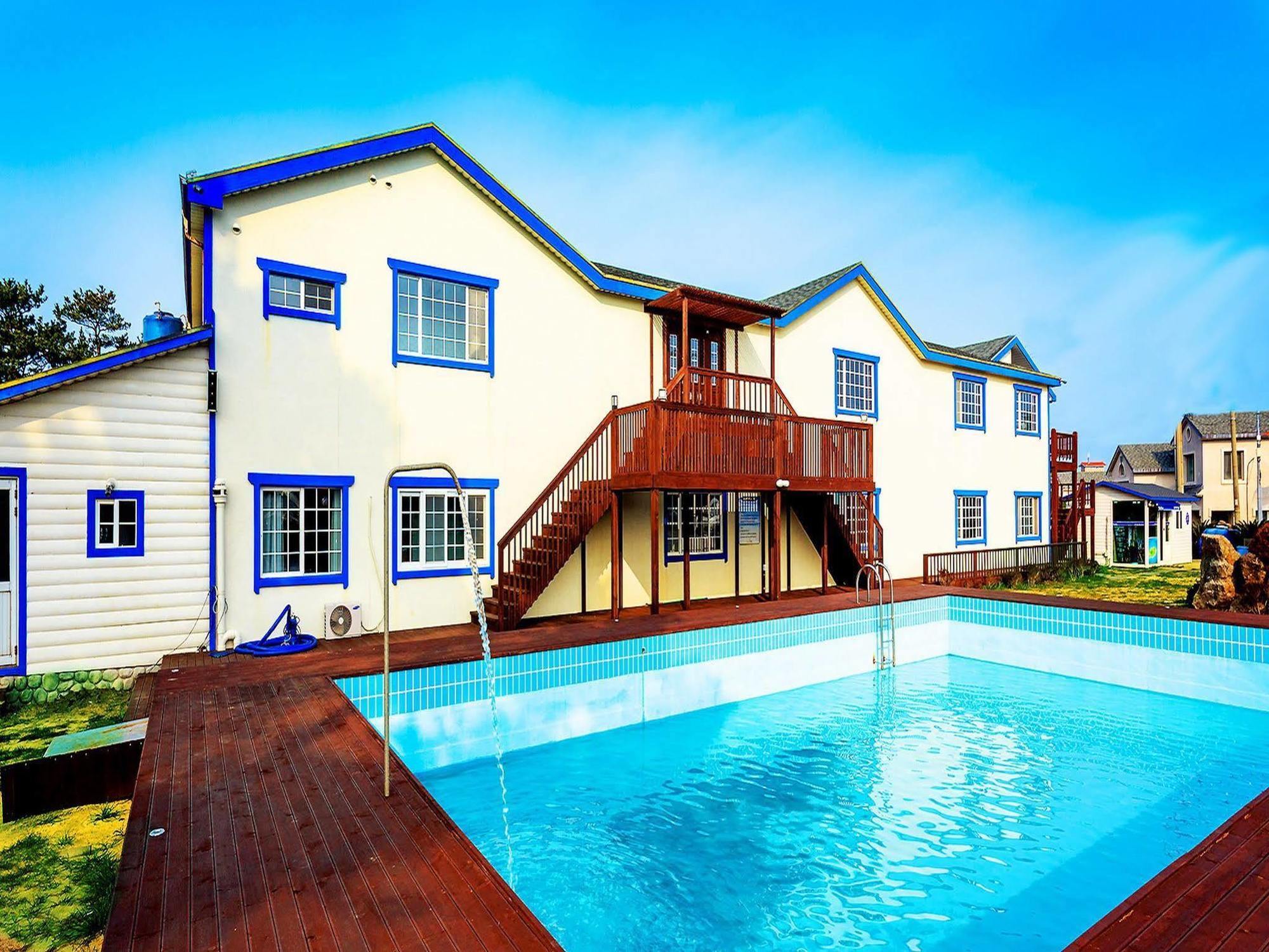 White Dream Pension Jeju Exterior photo